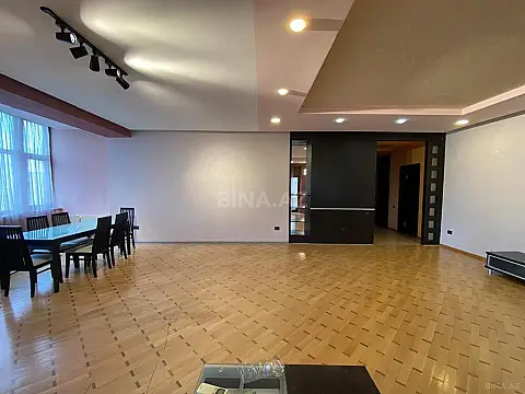 Satılır 4 otaqlı mənzil 220 m²