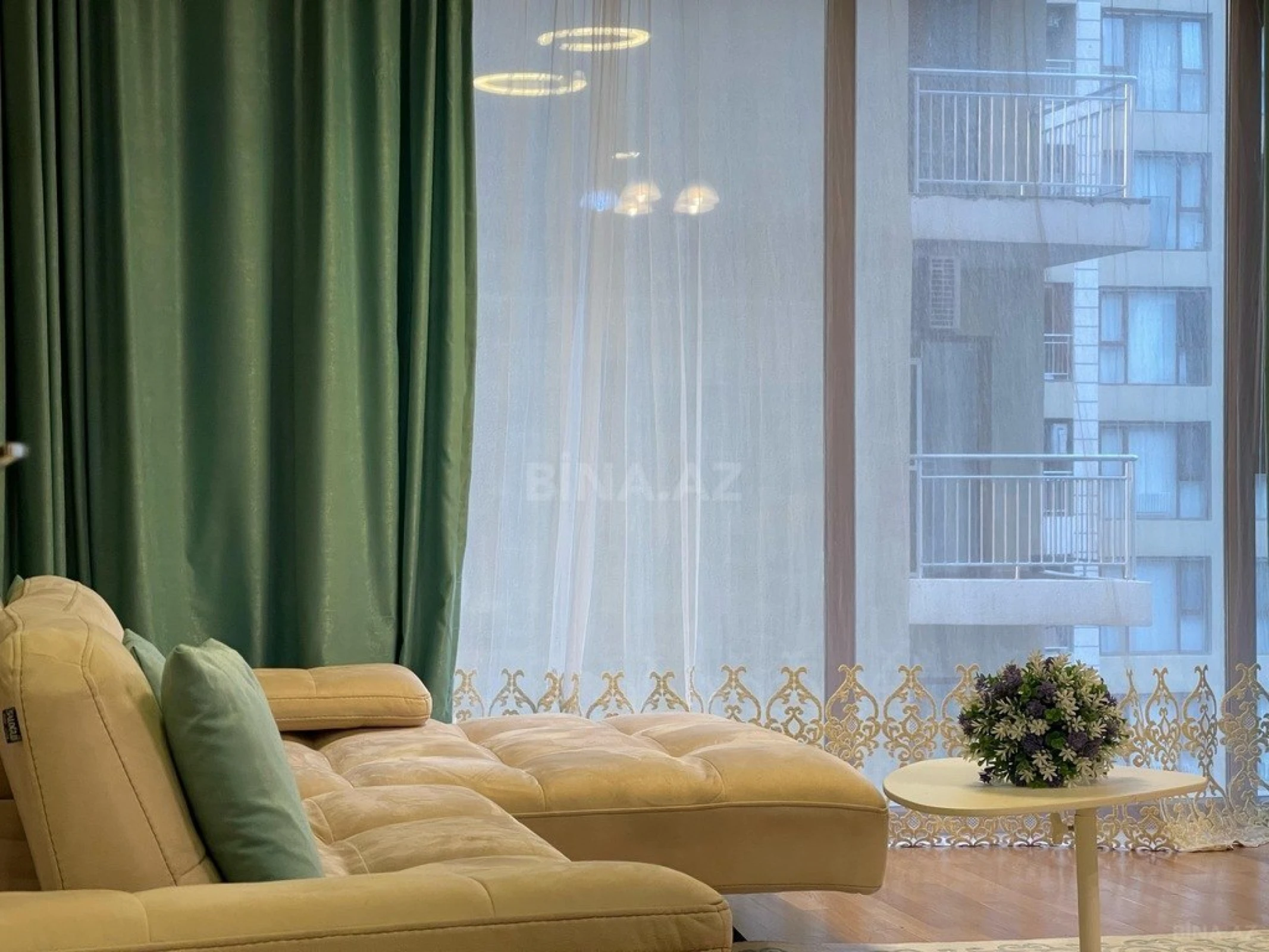 Kirayə verilir 2 otaqlı mənzil 89 m²