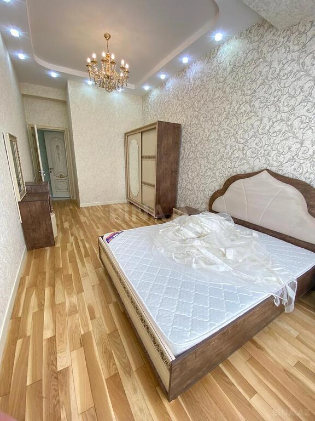 Kirayə verilir 2 otaqlı mənzil 90 m²