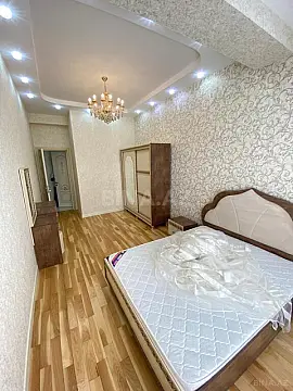 Kirayə verilir 2 otaqlı mənzil 90 m²