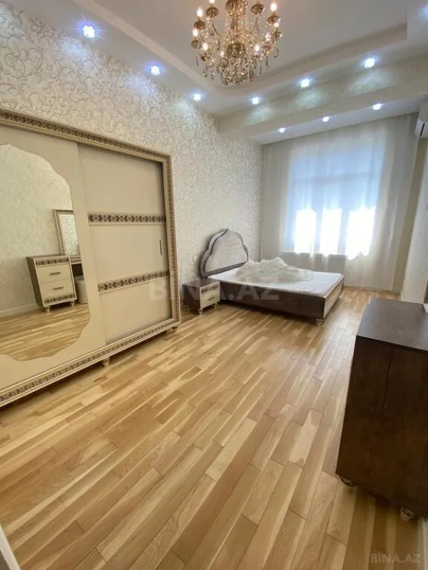 Kirayə verilir 2 otaqlı mənzil 90 m²
