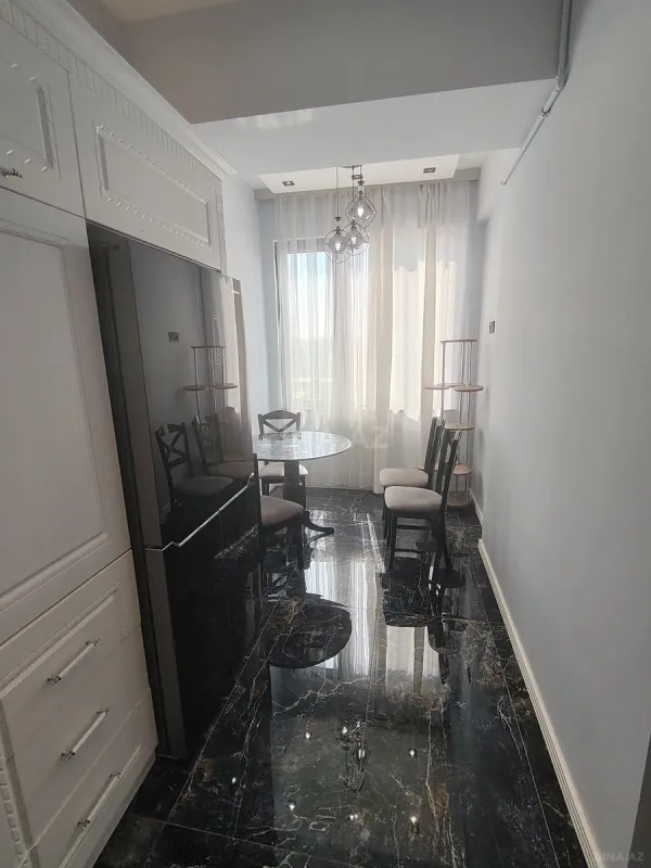 Satılır 2 otaqlı mənzil 76 m²