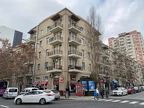 Satılır 3 otaqlı mənzil 92 m² — Bakı, İnşaatçılar 3 otaq 92.00 m²