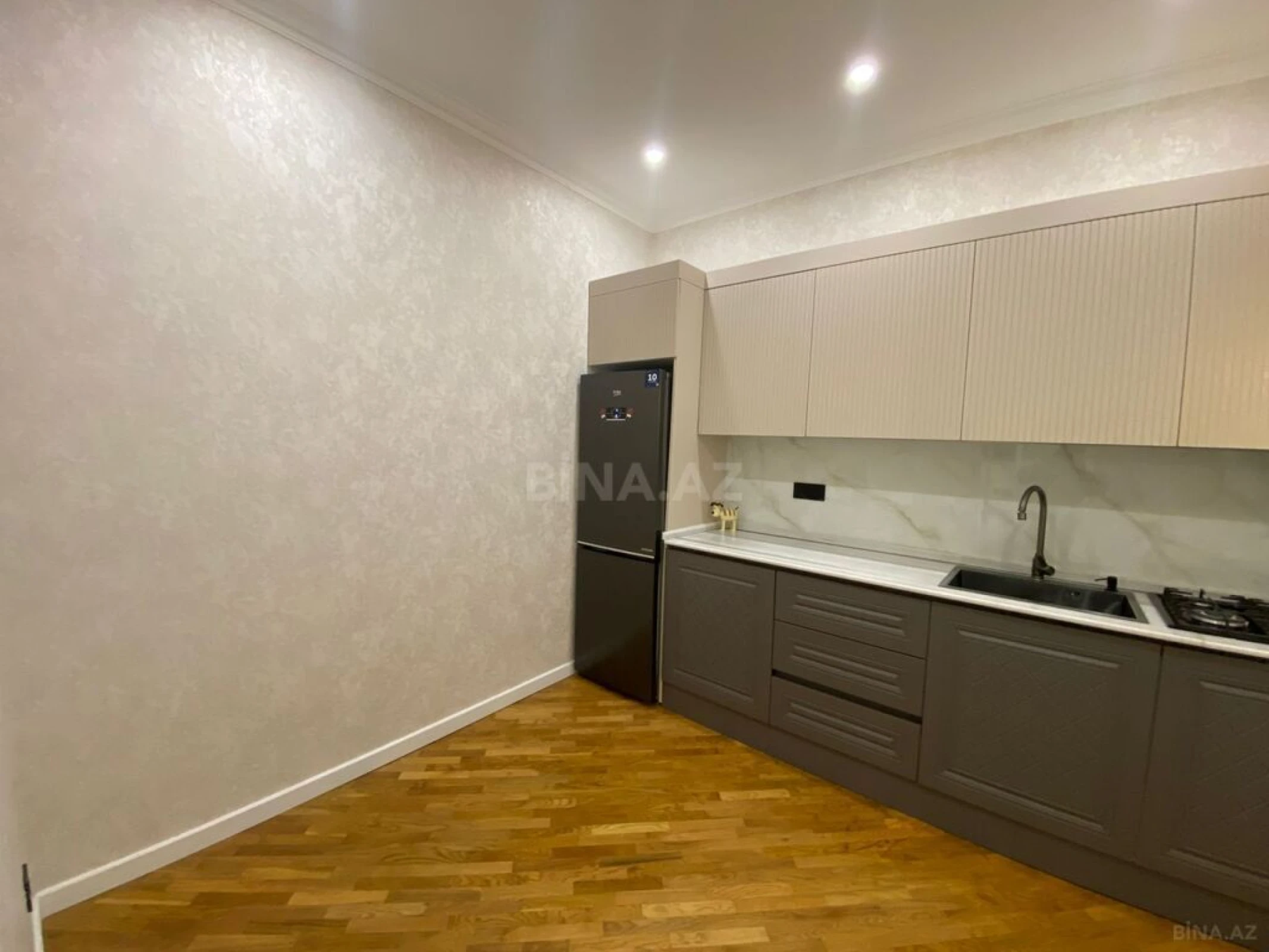 Satılır 3 otaqlı mənzil 92 m²