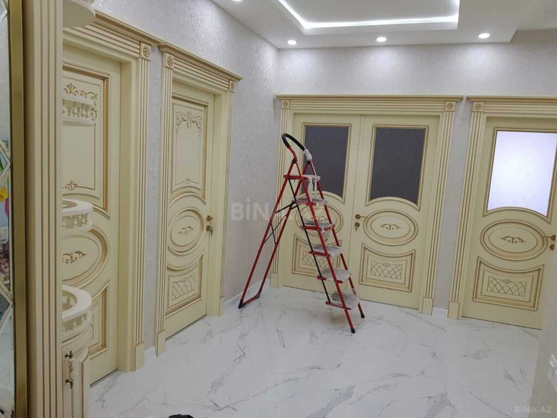 Kirayə verilir 3 otaqlı mənzil 145 m²