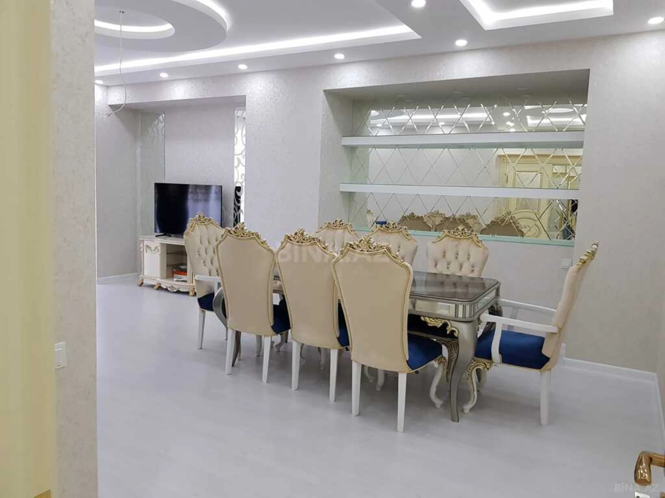 Kirayə verilir 3 otaqlı mənzil 145 m²