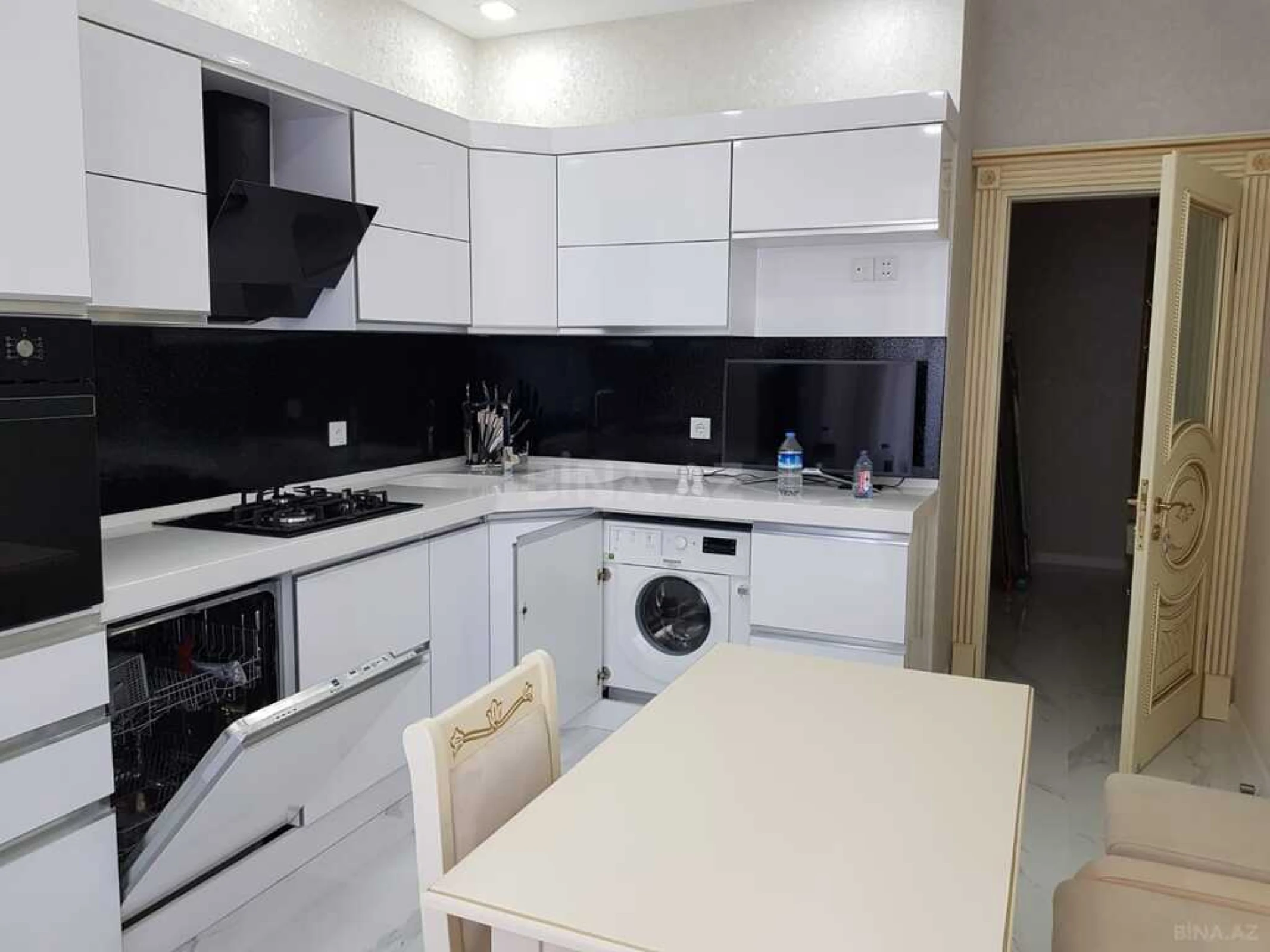 Kirayə verilir 3 otaqlı mənzil 145 m²