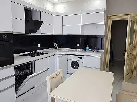 Kirayə verilir 3 otaqlı mənzil 145 m²