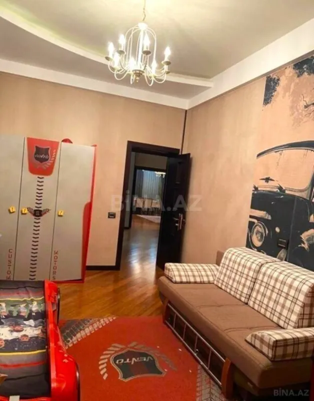 Satılır 3 otaqlı mənzil 165 m²