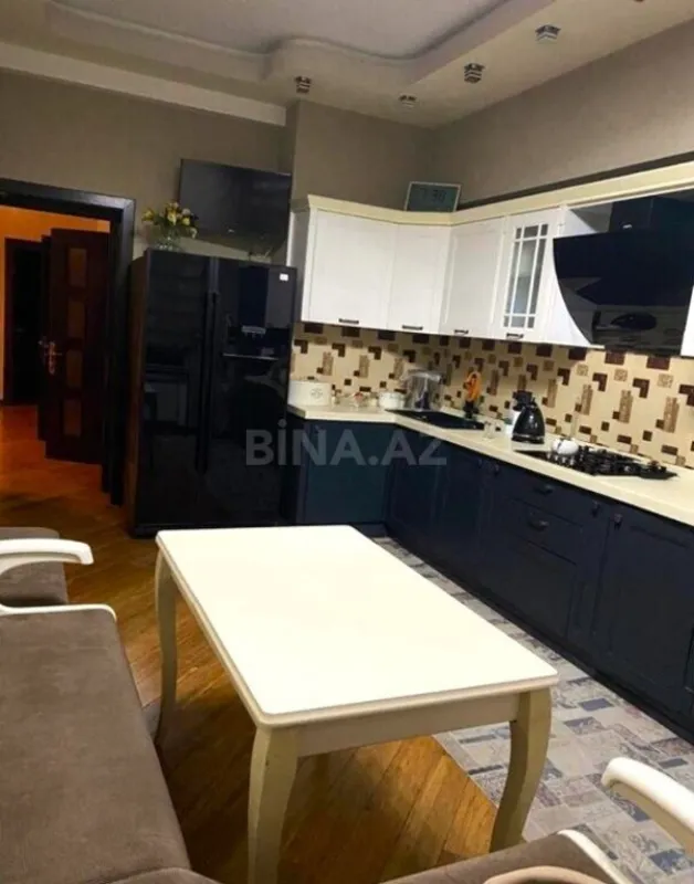 Satılır 3 otaqlı mənzil 165 m²