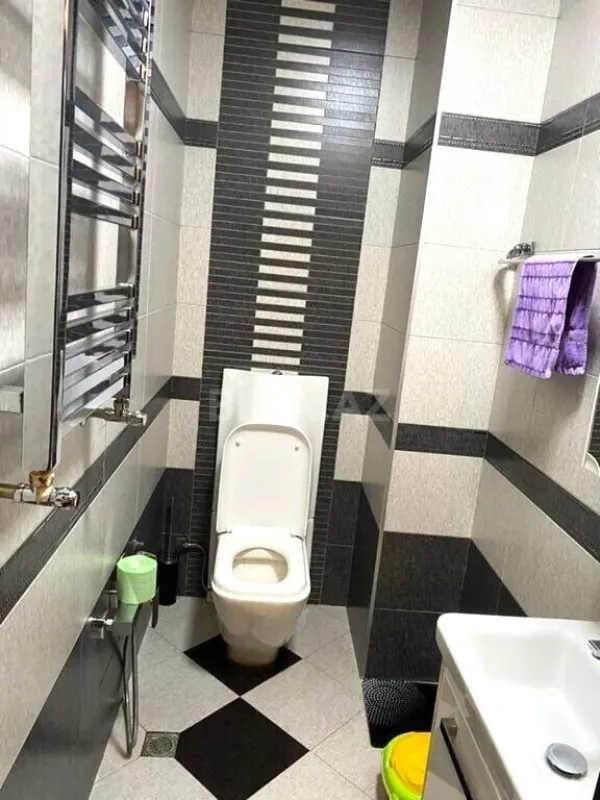Satılır 3 otaqlı mənzil 165 m²