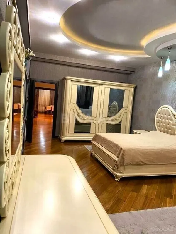 Satılır 3 otaqlı mənzil 165 m²