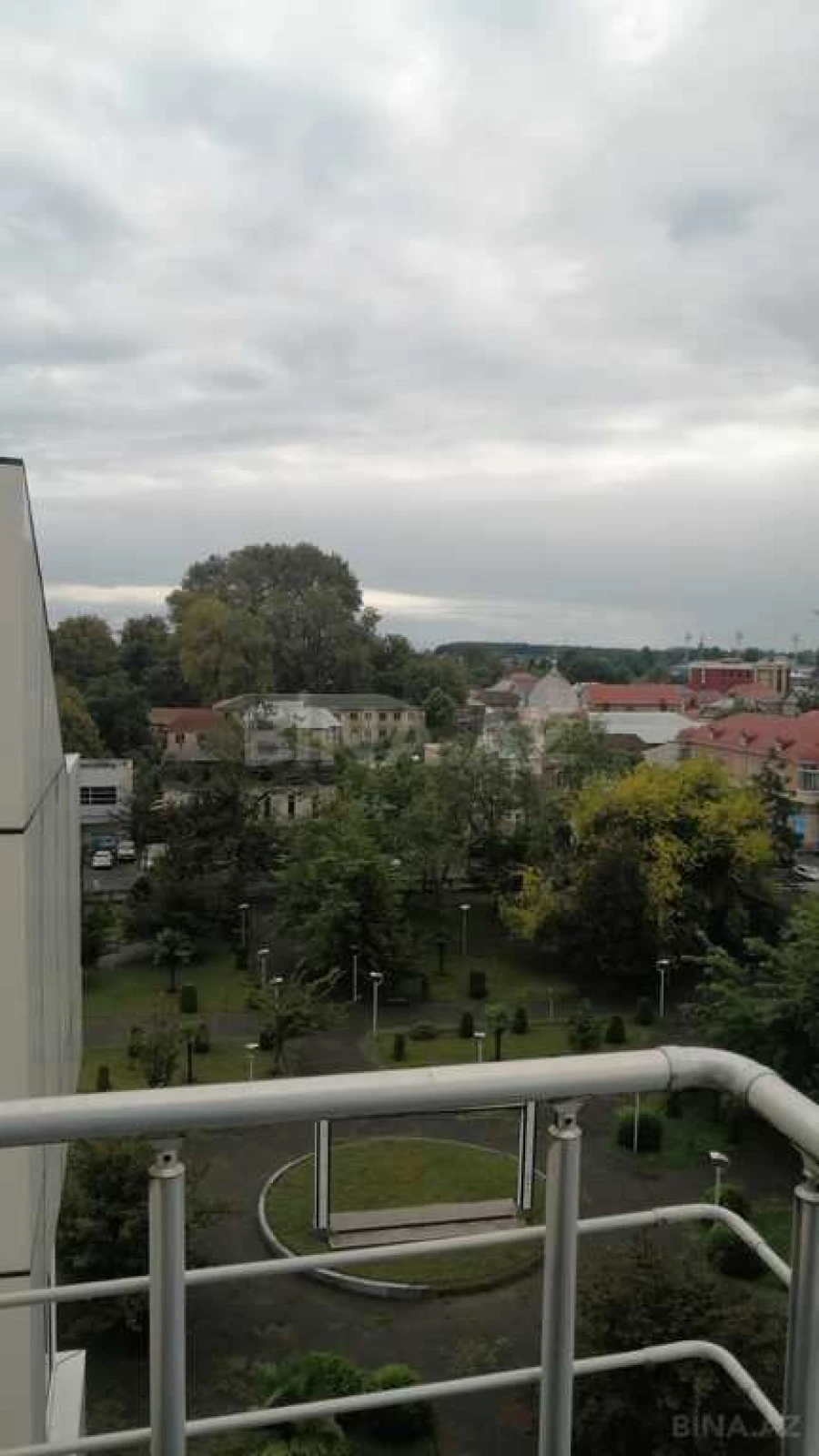 Satılır 3 otaqlı mənzil 134 m²