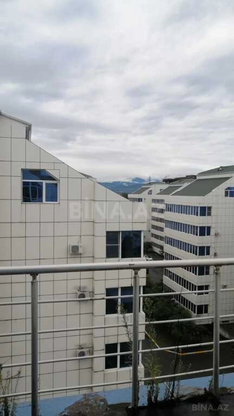 Satılır 3 otaqlı mənzil 134 m²