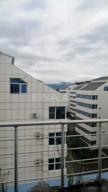 Satılır 3 otaqlı mənzil 134 m²