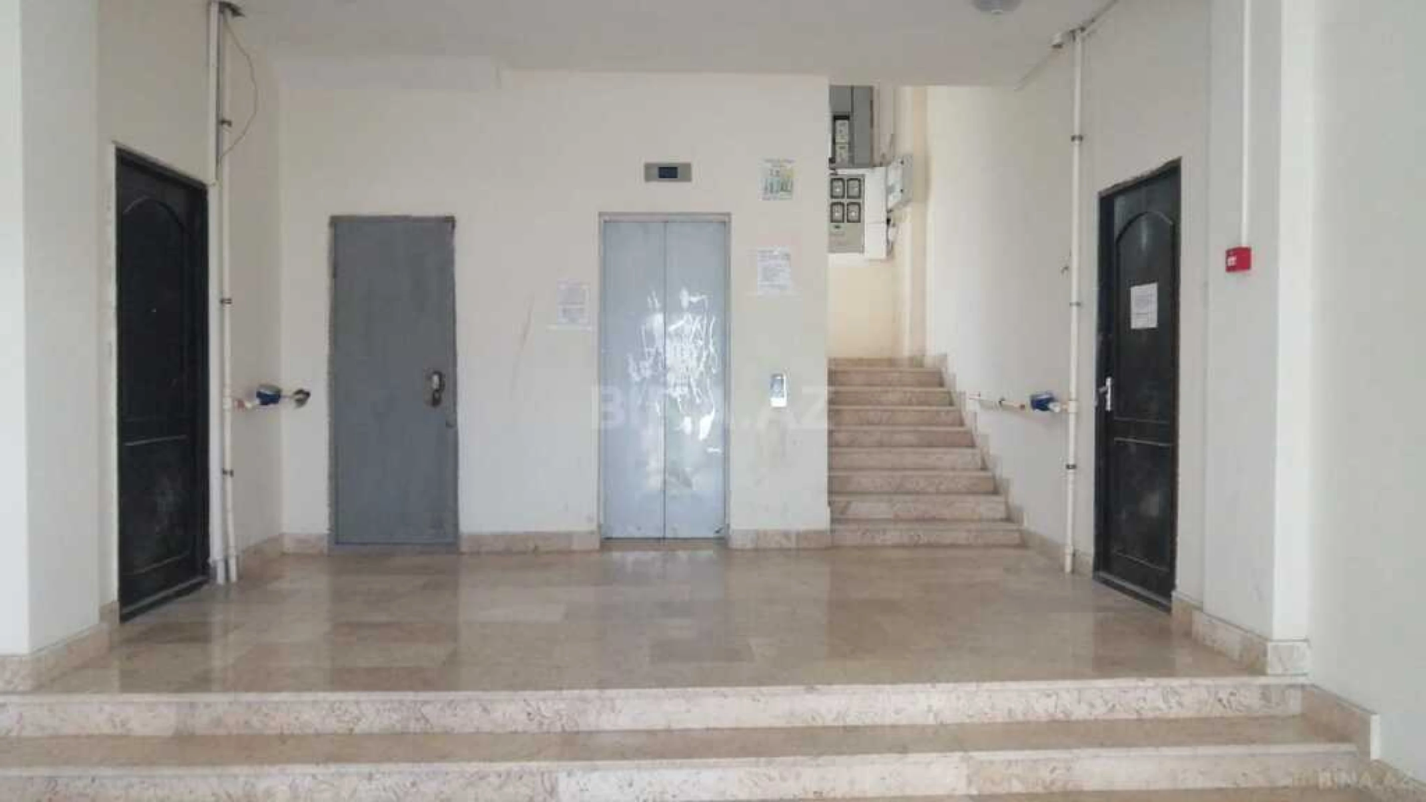 Satılır 3 otaqlı mənzil 134 m²