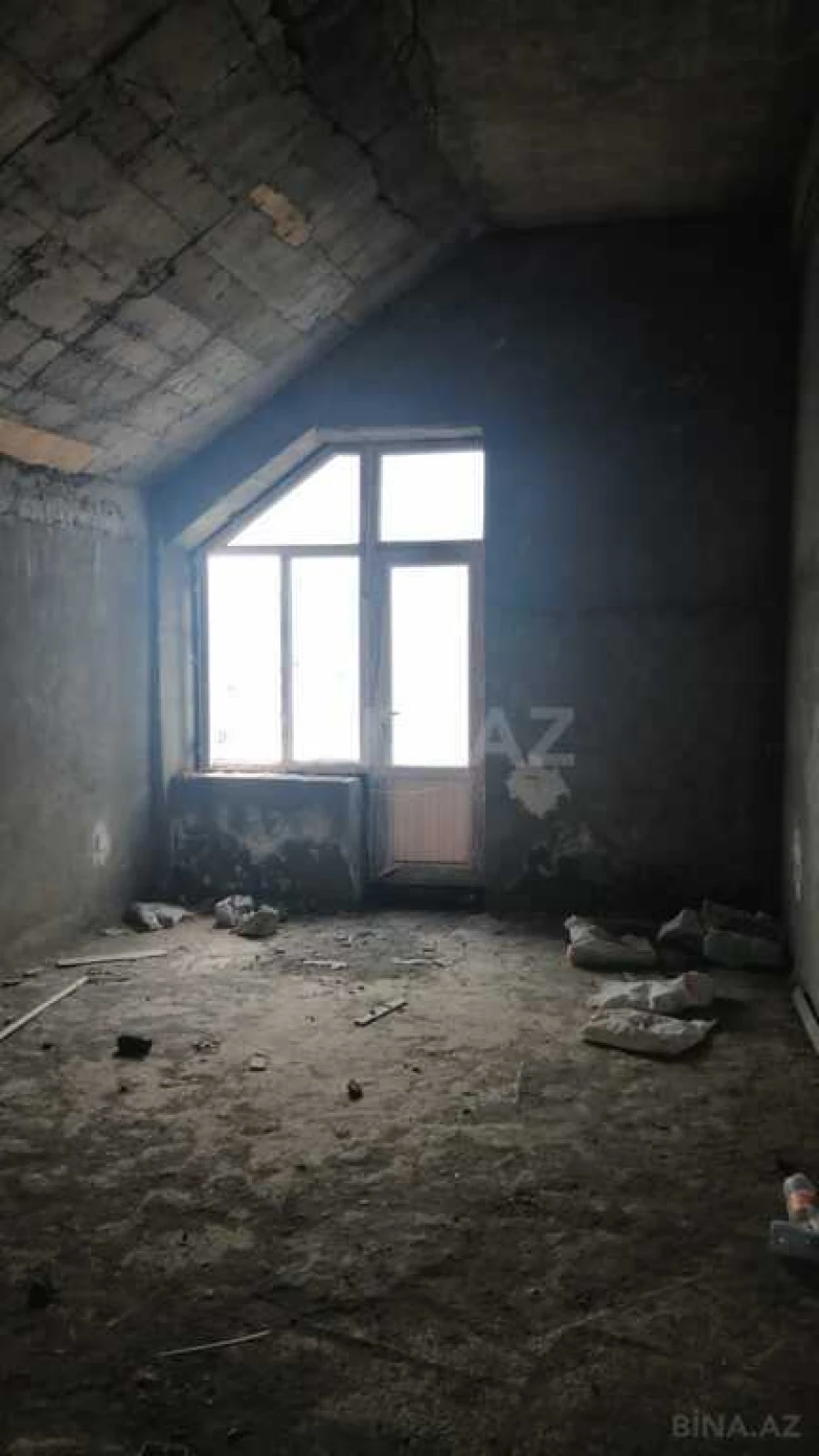 Satılır 3 otaqlı mənzil 134 m²