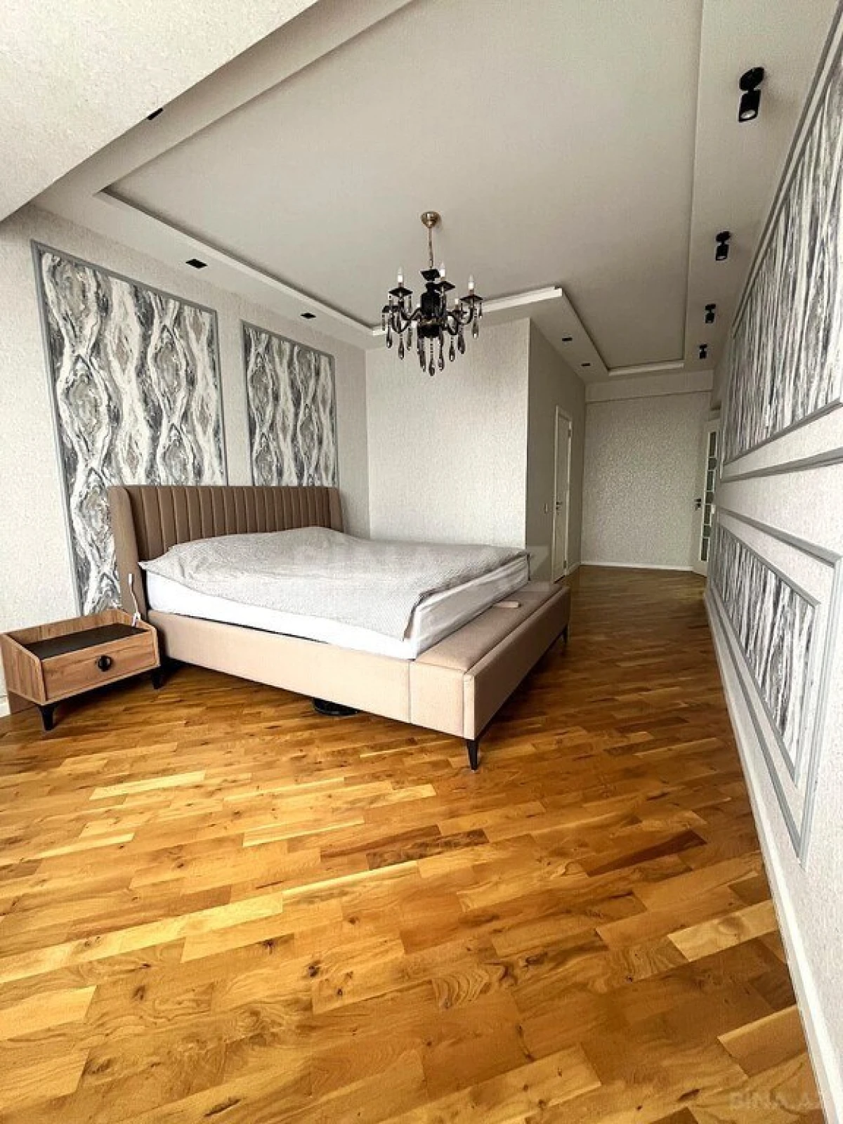 Satılır 4 otaqlı mənzil 155 m²