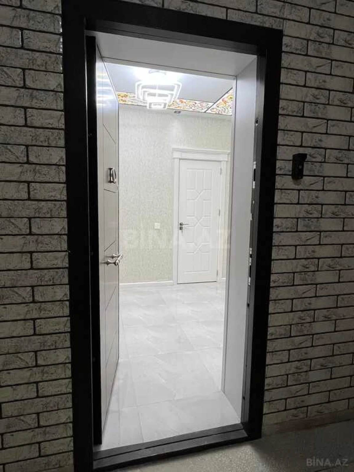 Satılır 4 otaqlı mənzil 155 m²