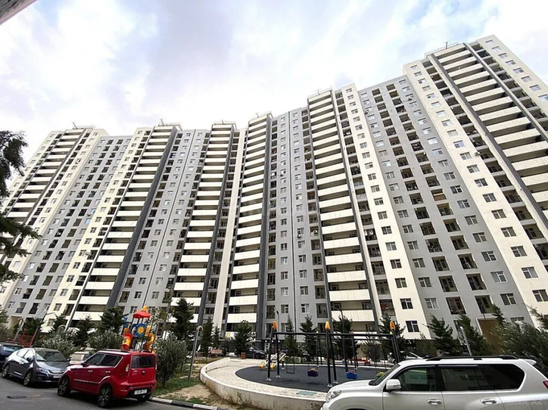 Satılır 4 otaqlı mənzil 155 m²