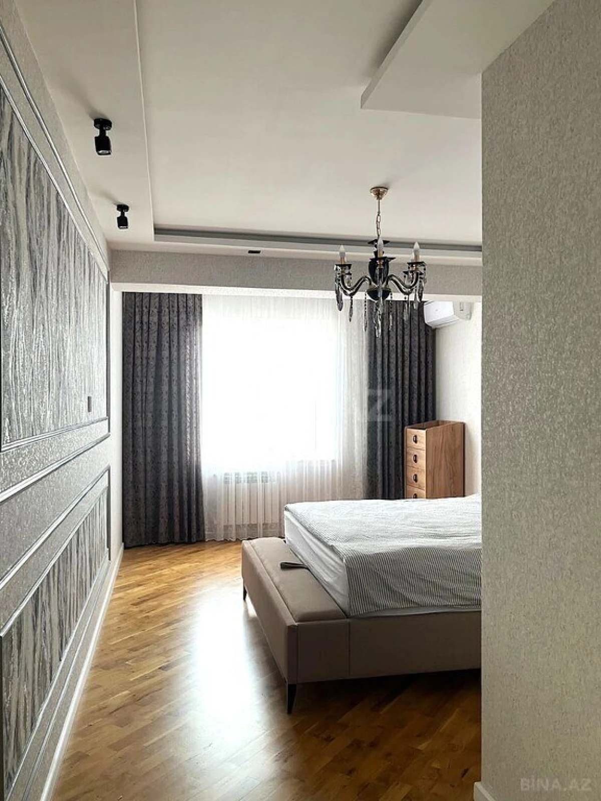 Satılır 4 otaqlı mənzil 155 m²