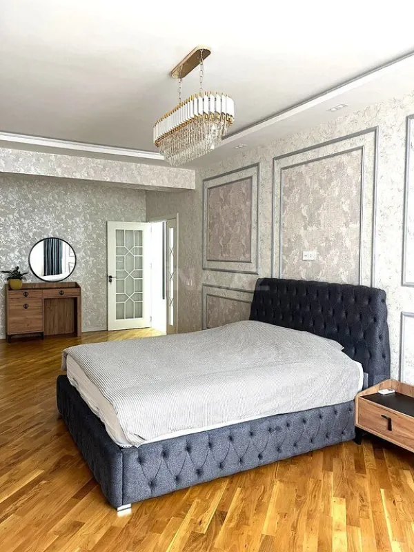 Satılır 4 otaqlı mənzil 155 m²