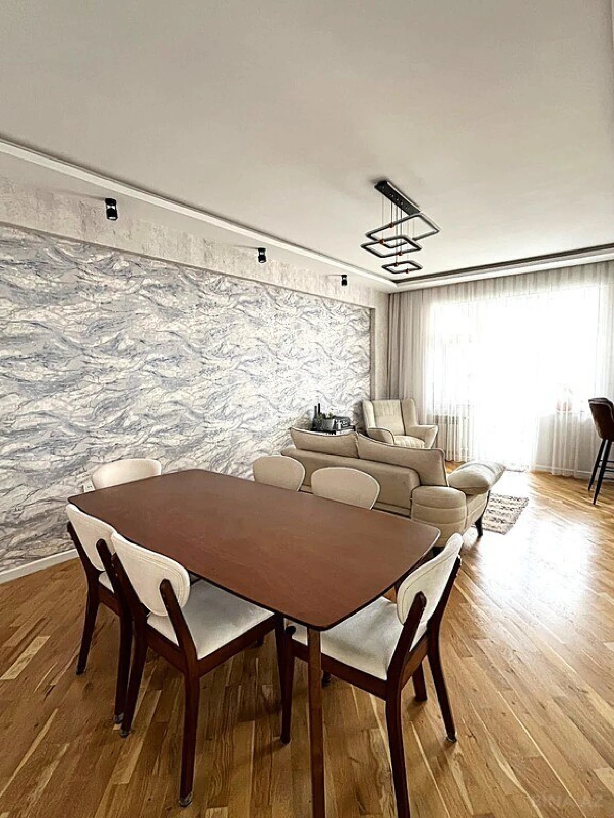 Satılır 4 otaqlı mənzil 155 m²
