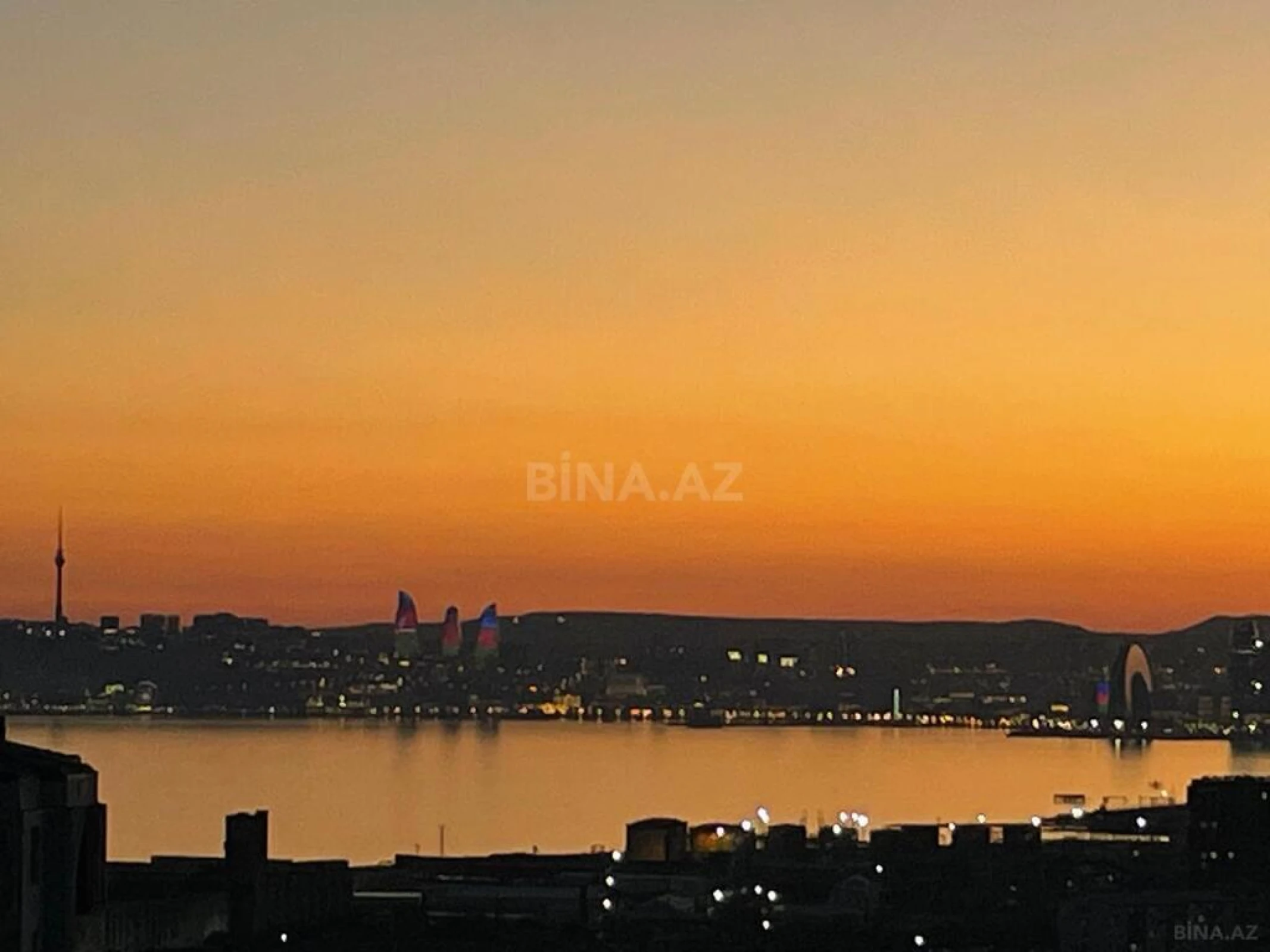 Satılır 4 otaqlı mənzil 155 m²