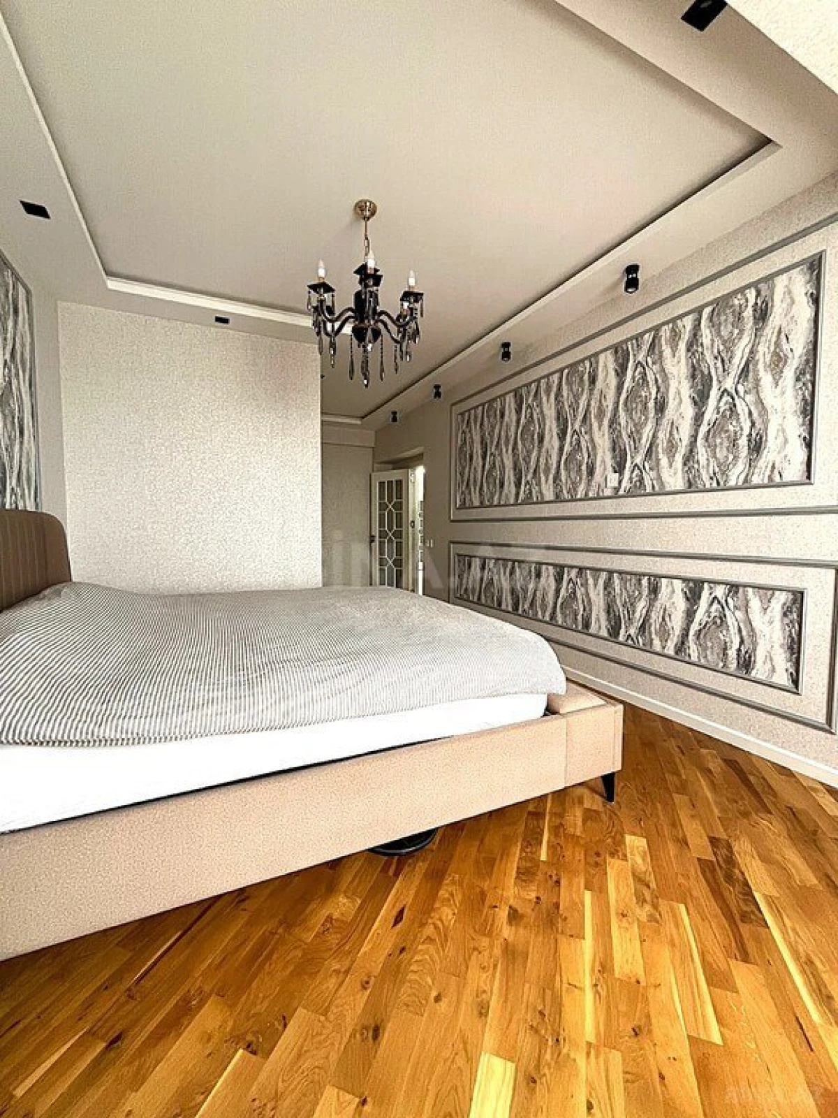 Satılır 4 otaqlı mənzil 155 m²