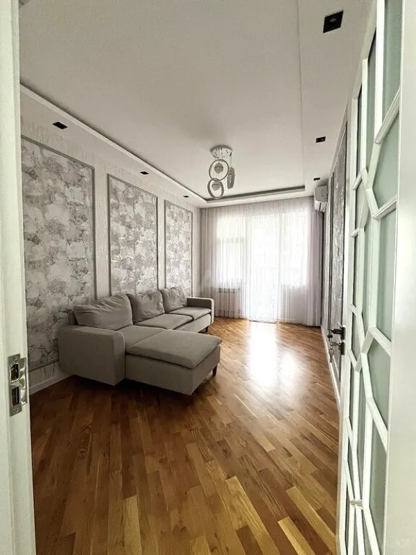 Satılır 4 otaqlı mənzil 155 m²