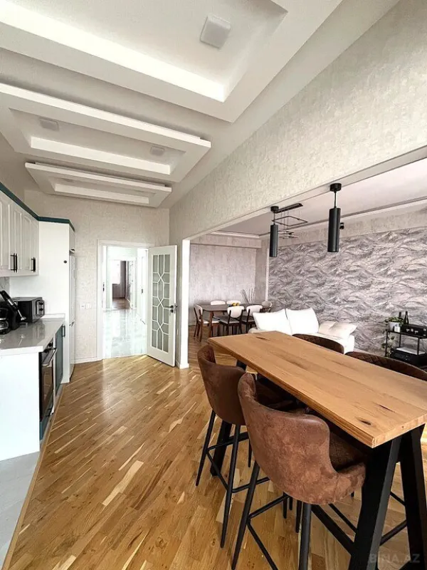 Satılır 4 otaqlı mənzil 155 m²