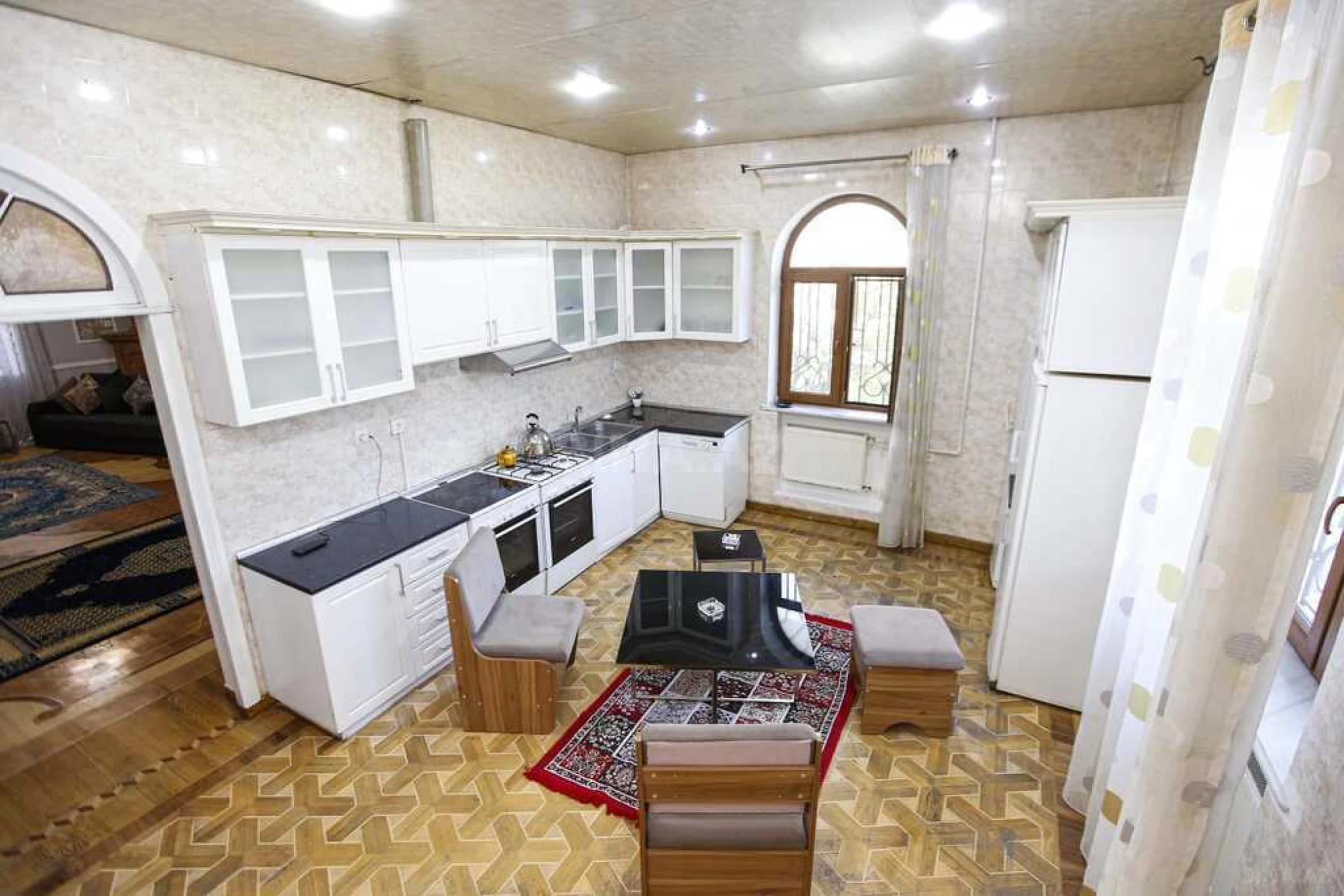 Kirayə verilir 7 otaqlı həyət evi 380 m²