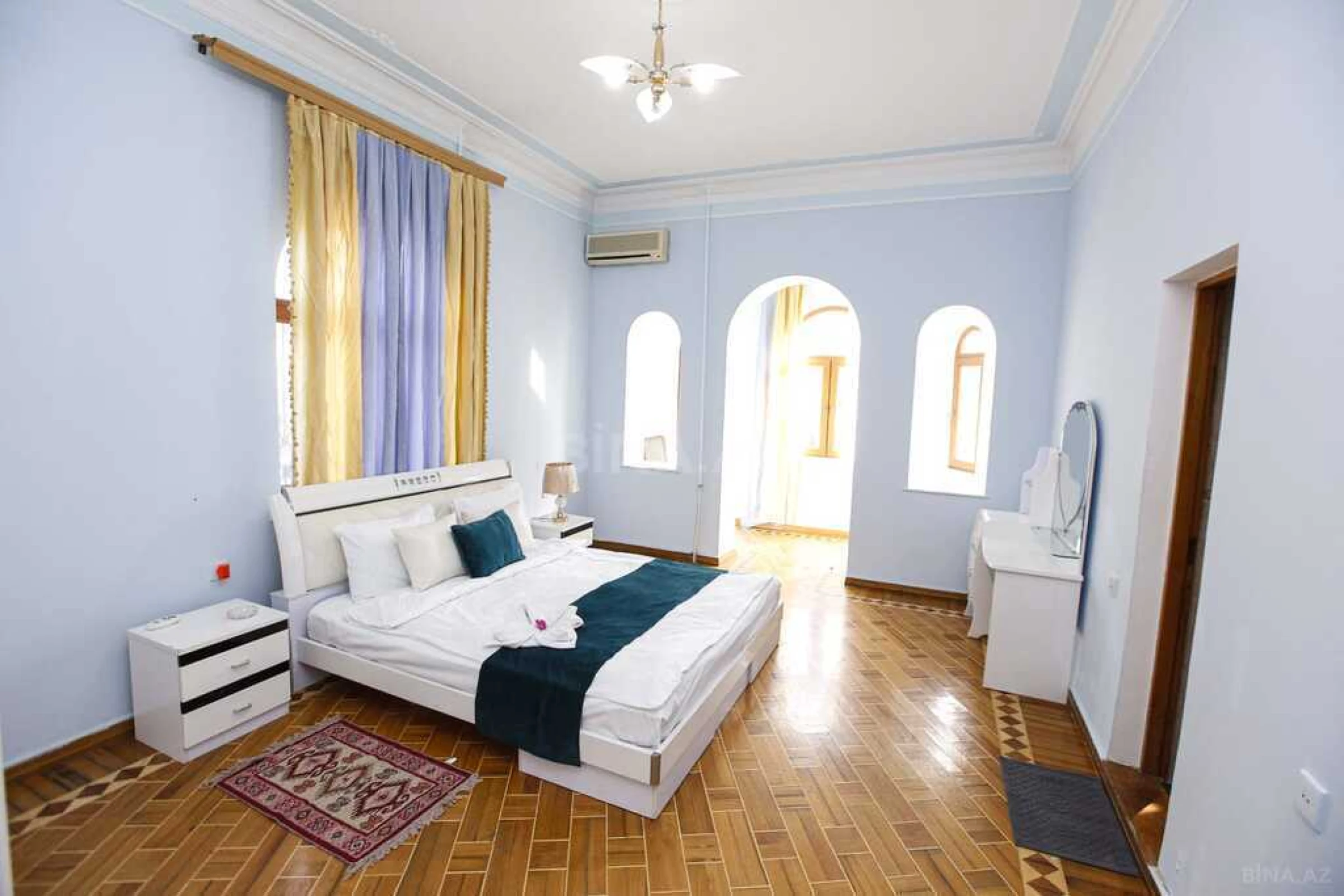 Kirayə verilir 7 otaqlı həyət evi 380 m²