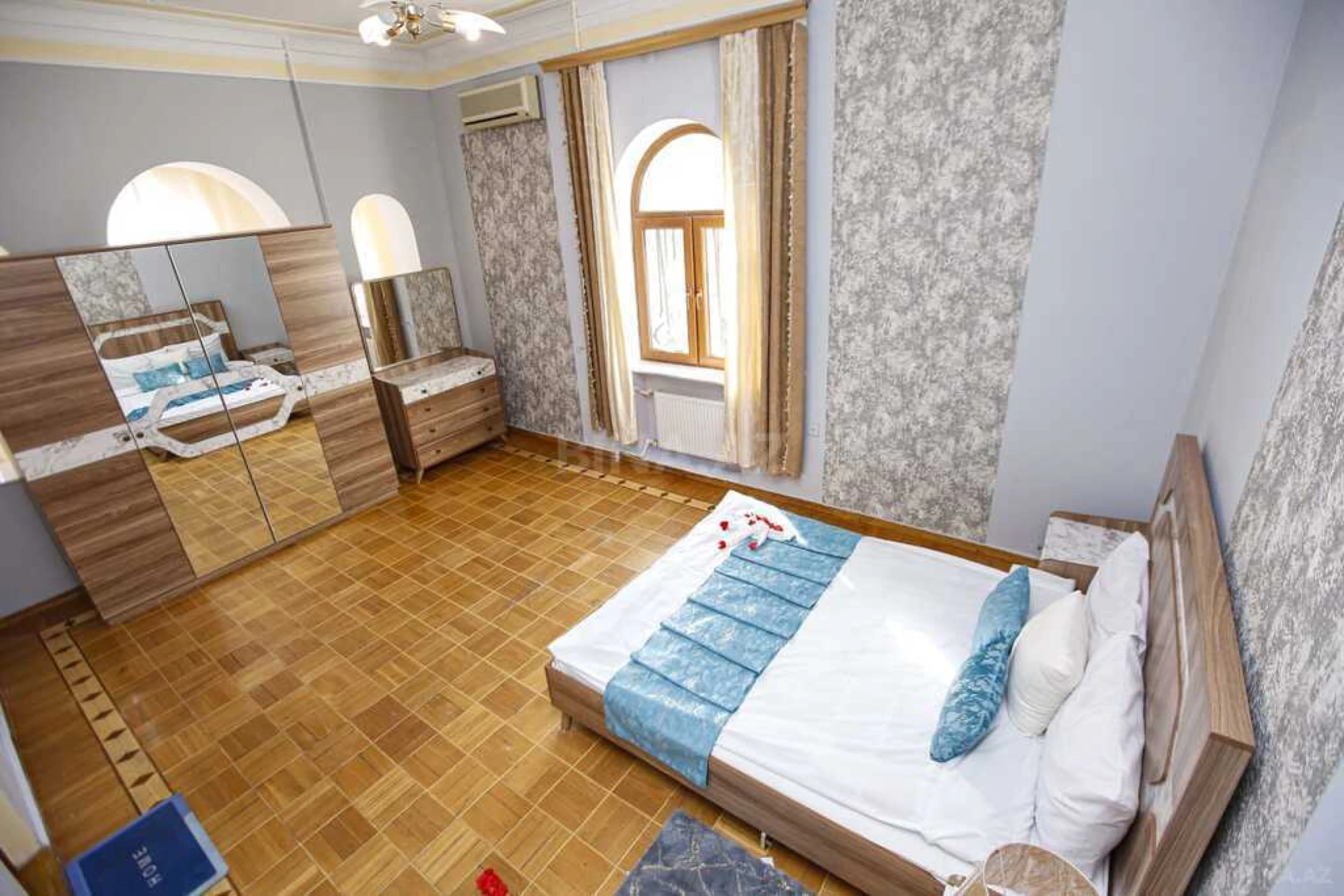 Kirayə verilir 7 otaqlı həyət evi 380 m²