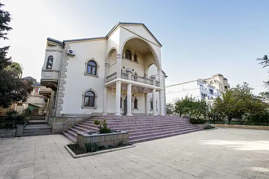 Kirayə verilir 7 otaqlı həyət evi 380 m²