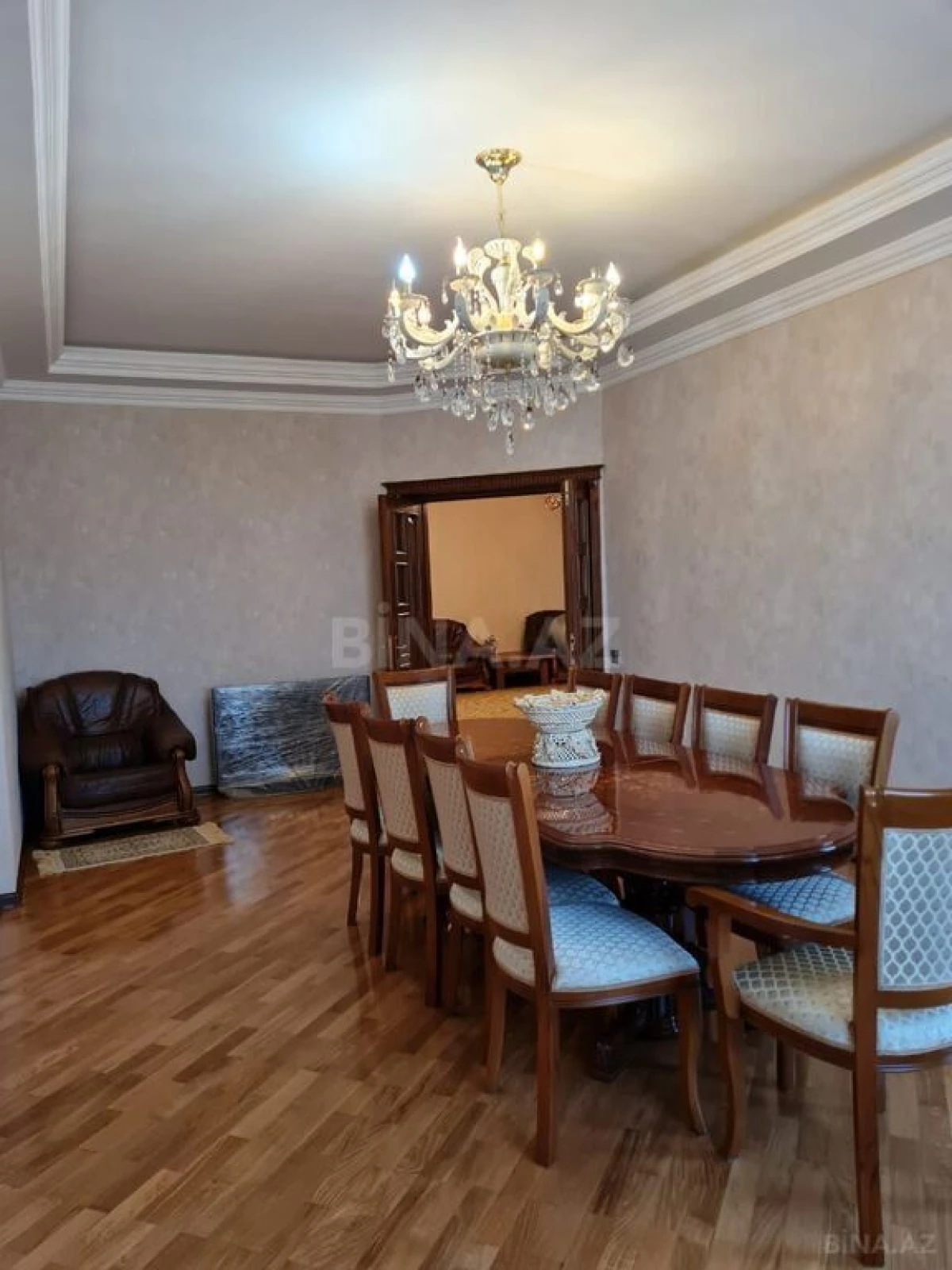 Satılır 3 otaqlı mənzil 145 m²