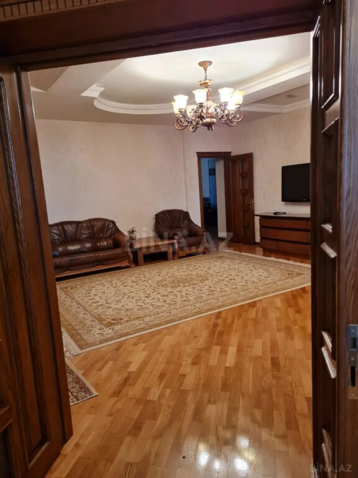 Satılır 3 otaqlı mənzil 145 m²