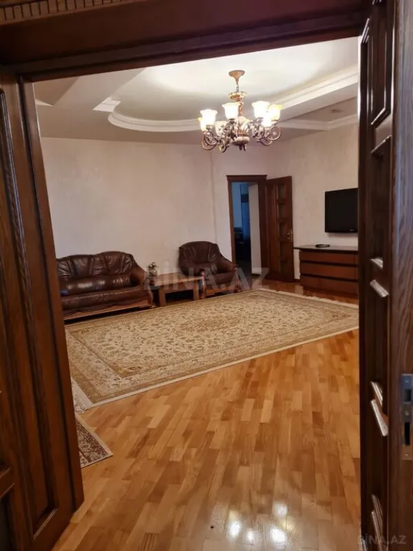 Satılır 3 otaqlı mənzil 145 m²