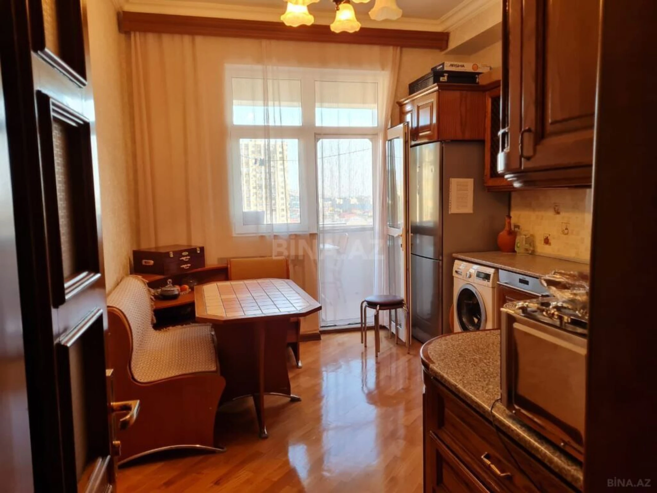 Satılır 3 otaqlı mənzil 145 m²