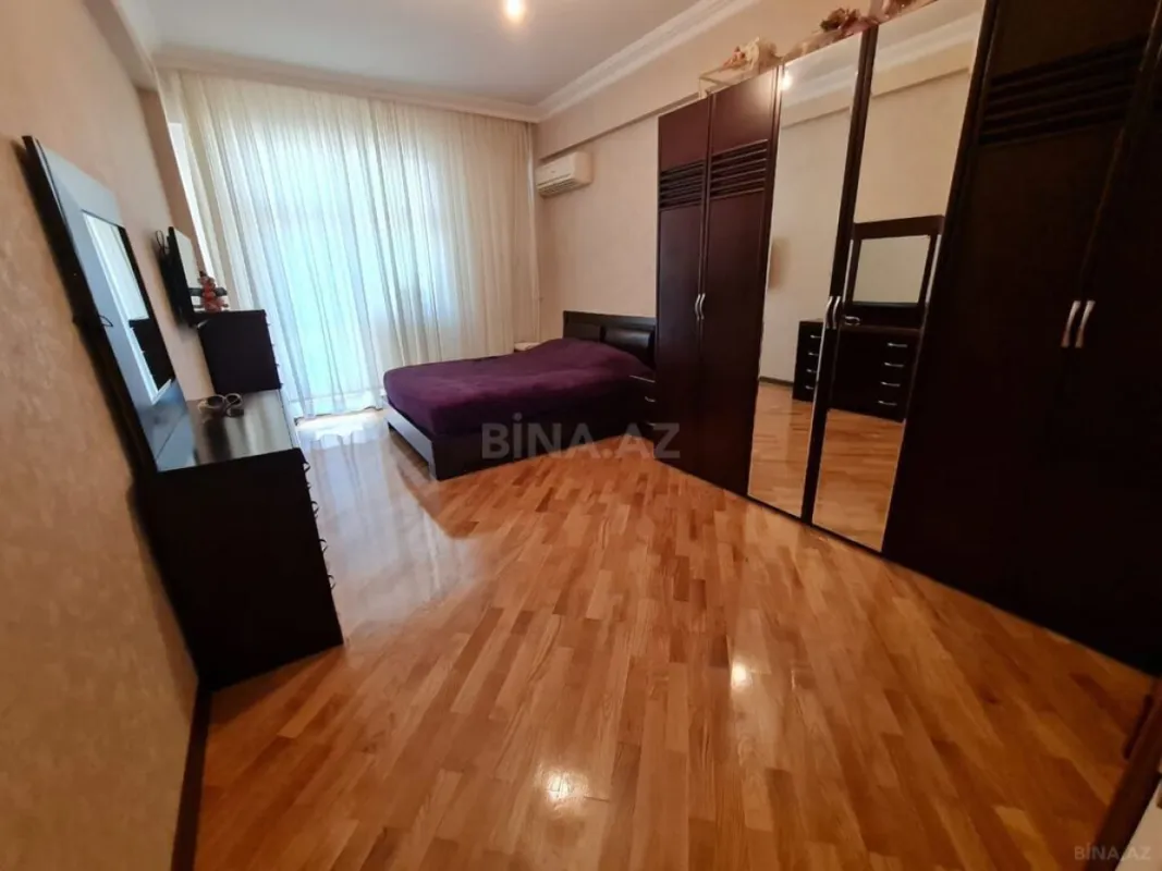 Satılır 3 otaqlı mənzil 145 m²