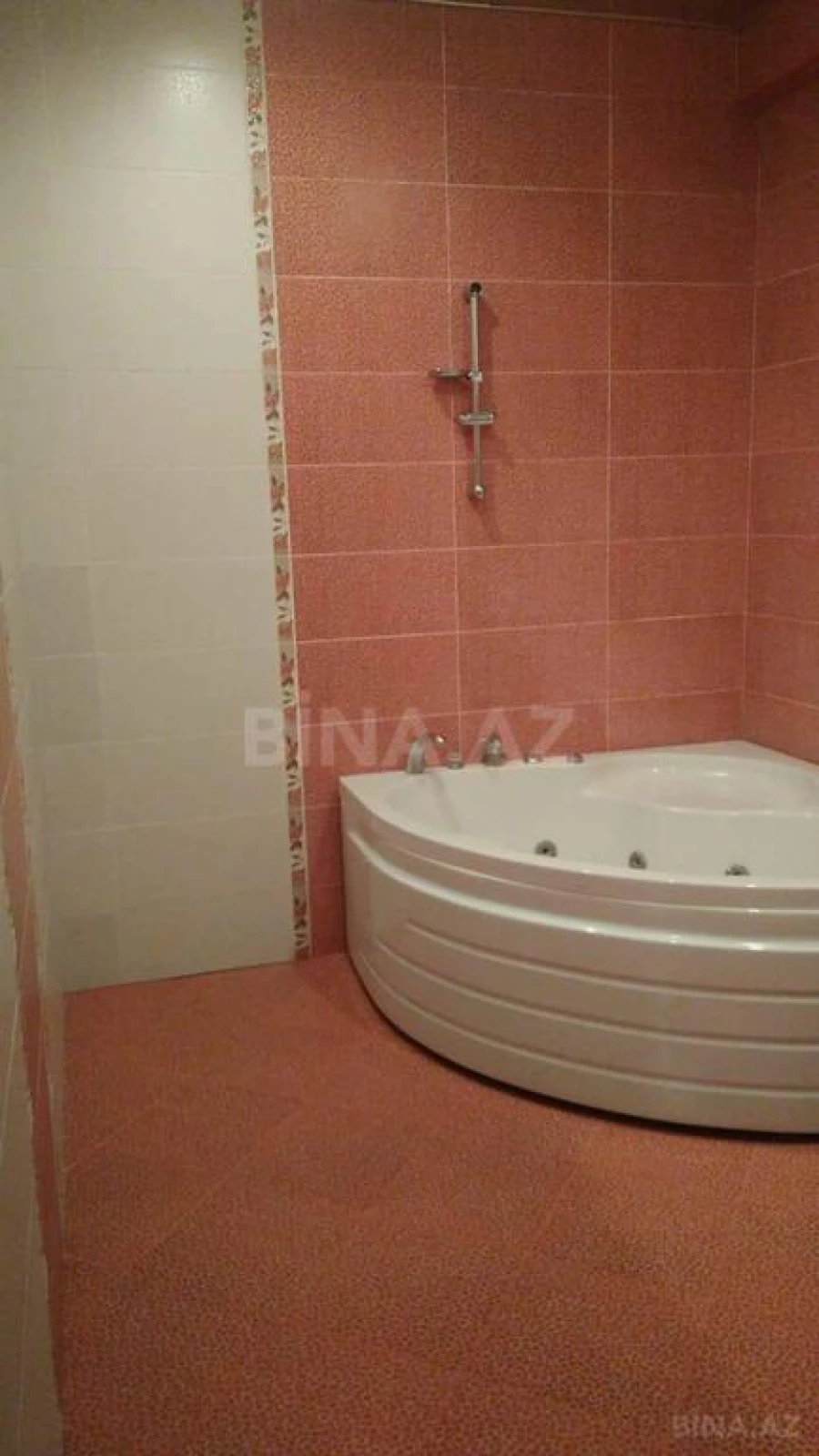 Satılır 3 otaqlı mənzil 145 m²