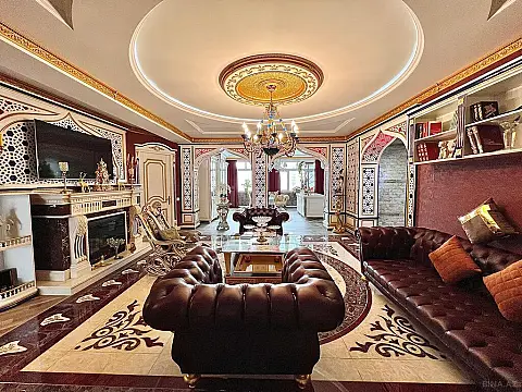 Satılır 8 otaqlı mənzil 365 m²
