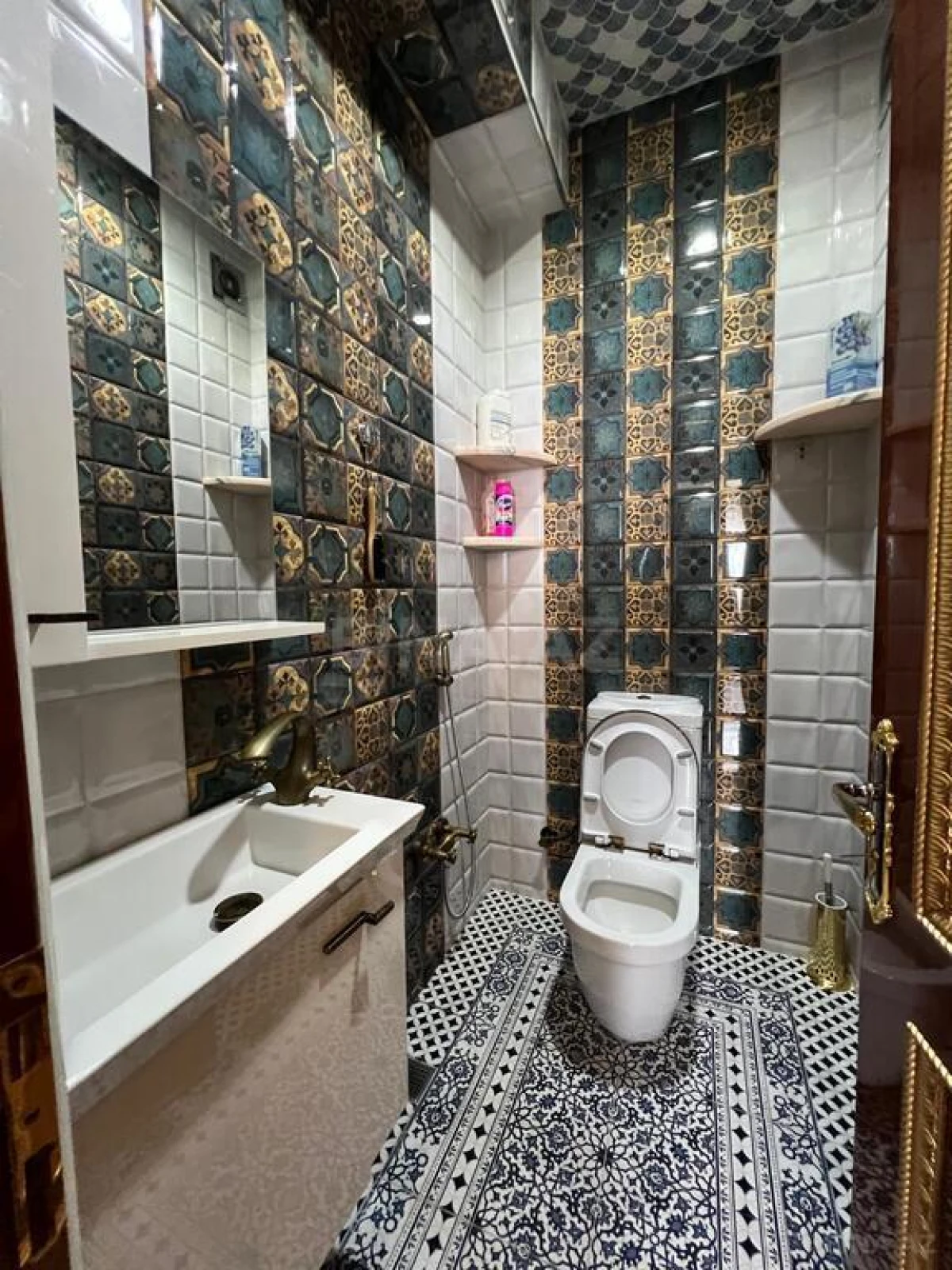 Satılır 8 otaqlı mənzil 365 m²