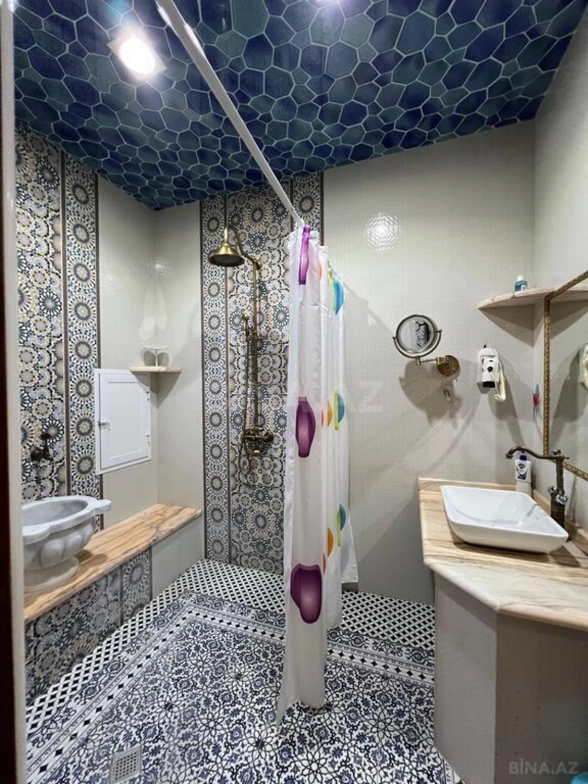 Satılır 8 otaqlı mənzil 365 m²