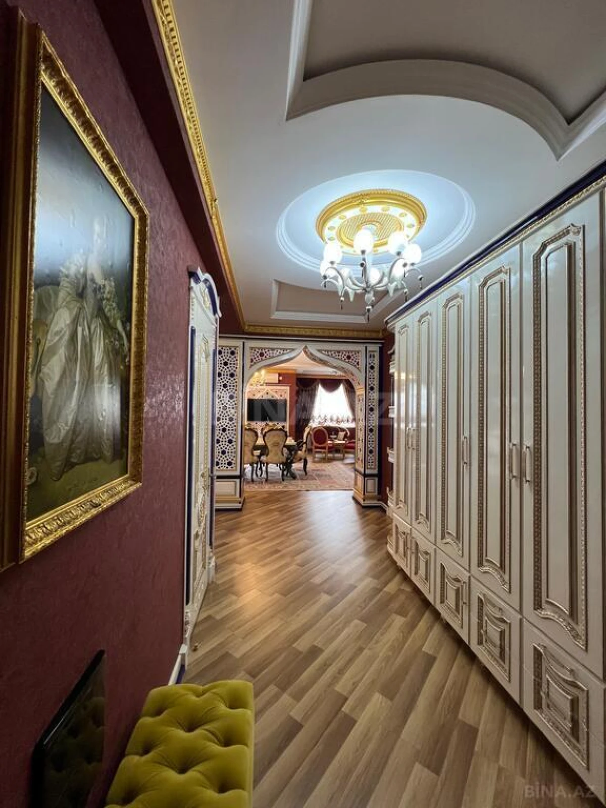 Satılır 8 otaqlı mənzil 365 m²