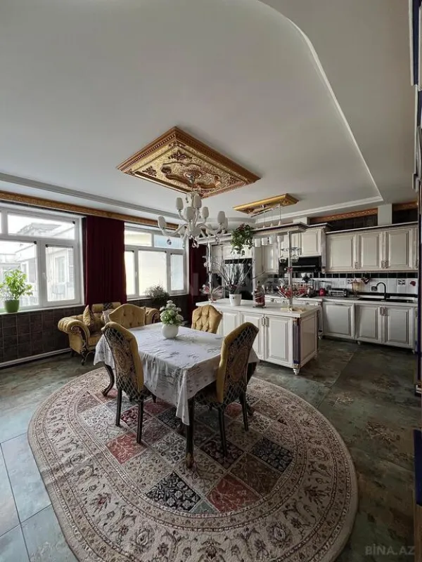 Satılır 8 otaqlı mənzil 365 m²
