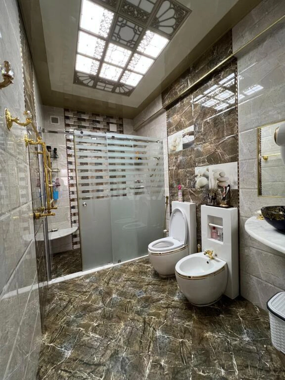 Satılır 8 otaqlı mənzil 365 m²