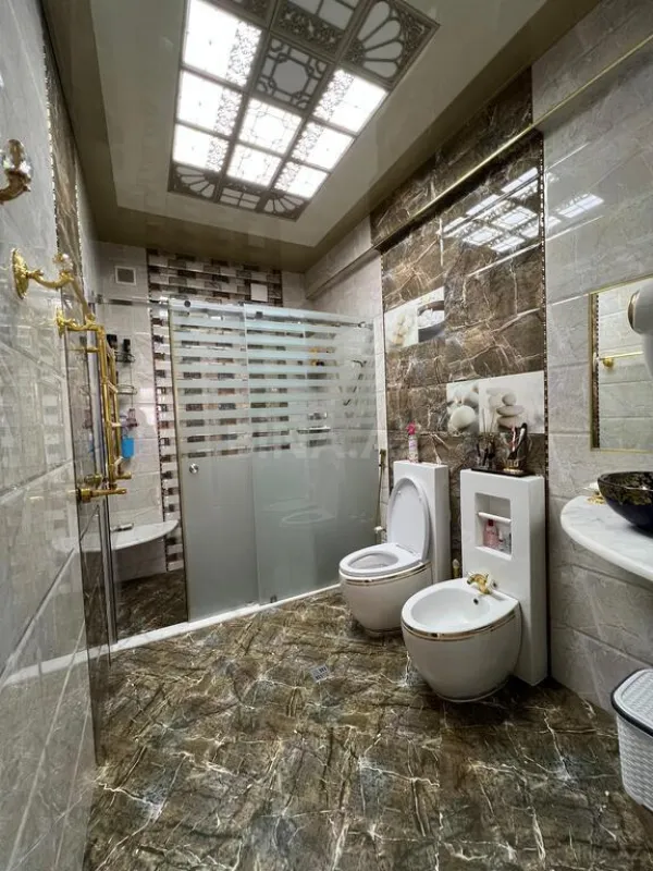 Satılır 8 otaqlı mənzil 365 m²