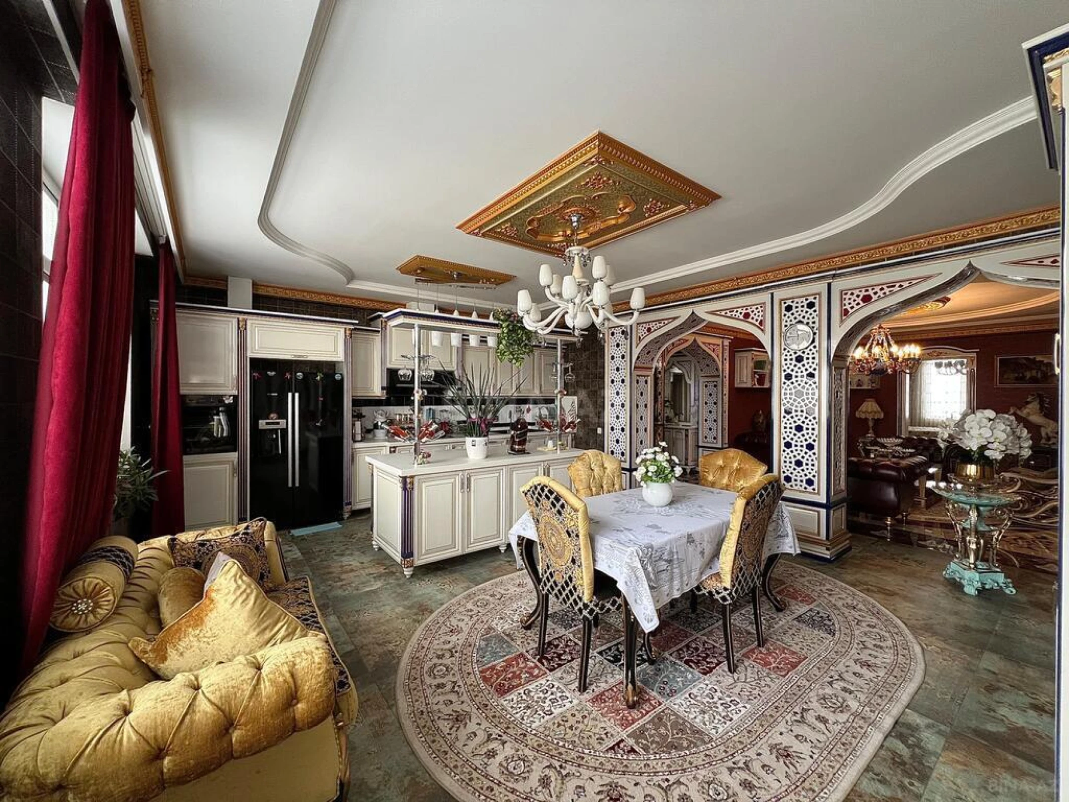 Satılır 8 otaqlı mənzil 365 m²