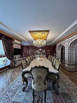 Satılır 8 otaqlı mənzil 365 m²